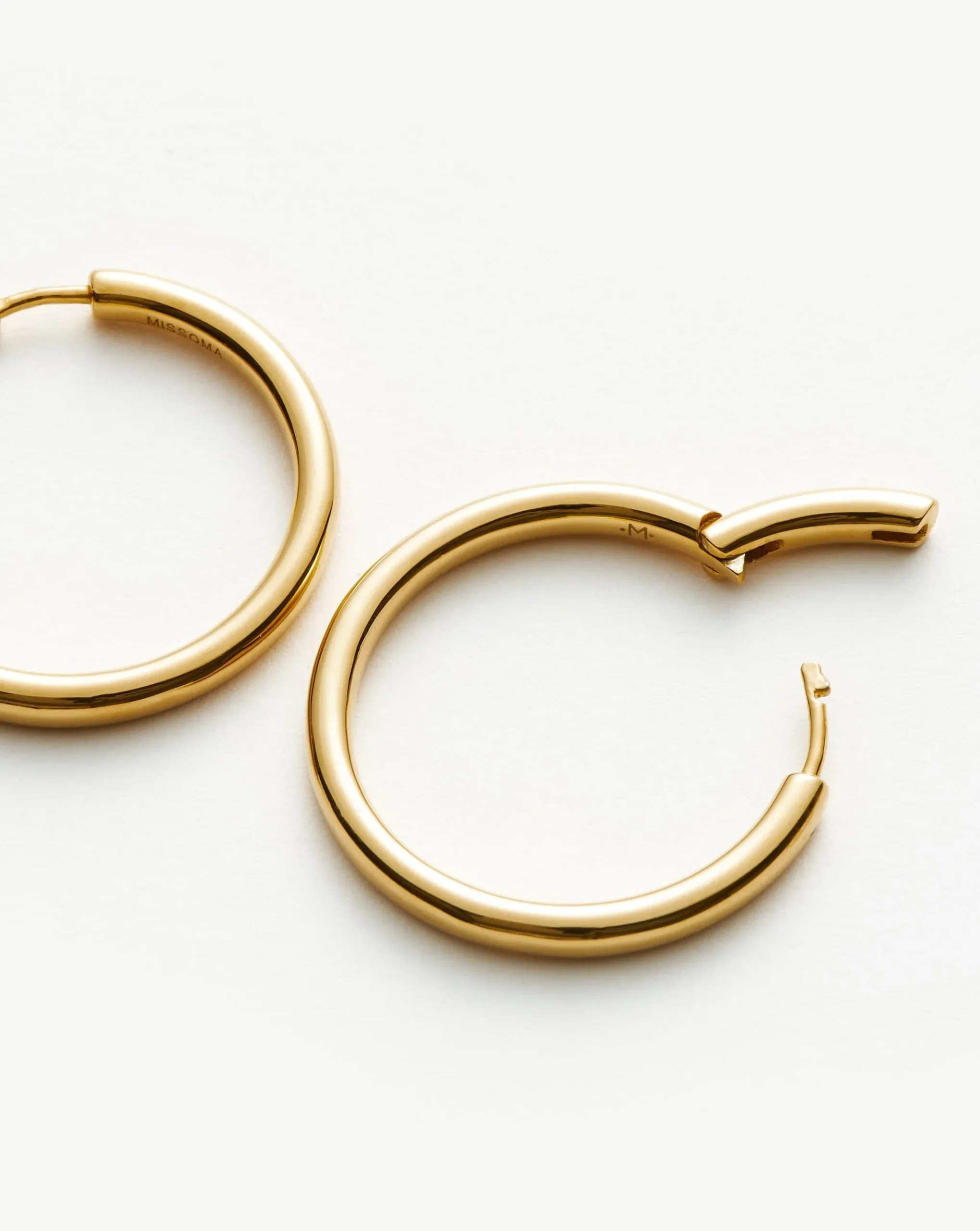 Classic Tunnel Medium Hoop Earrings
