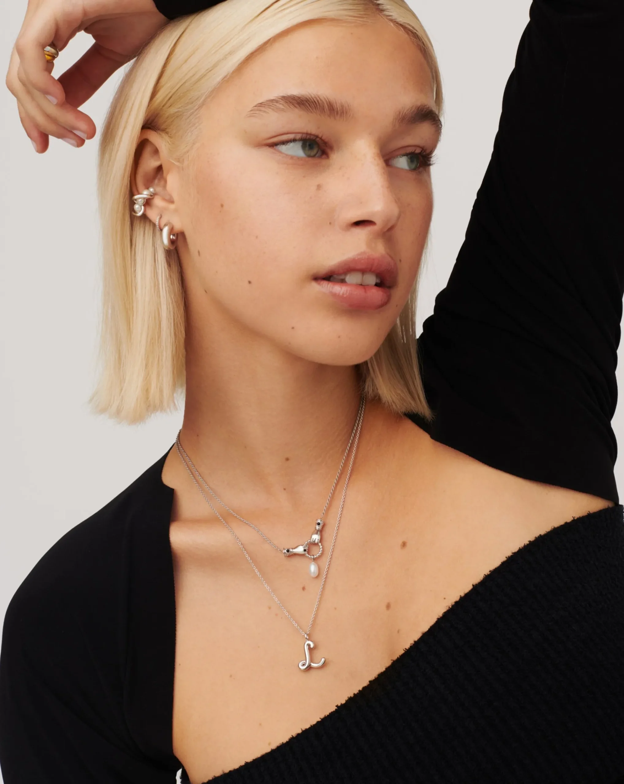 Curly Molten Initial Pendant Necklace - Initial L