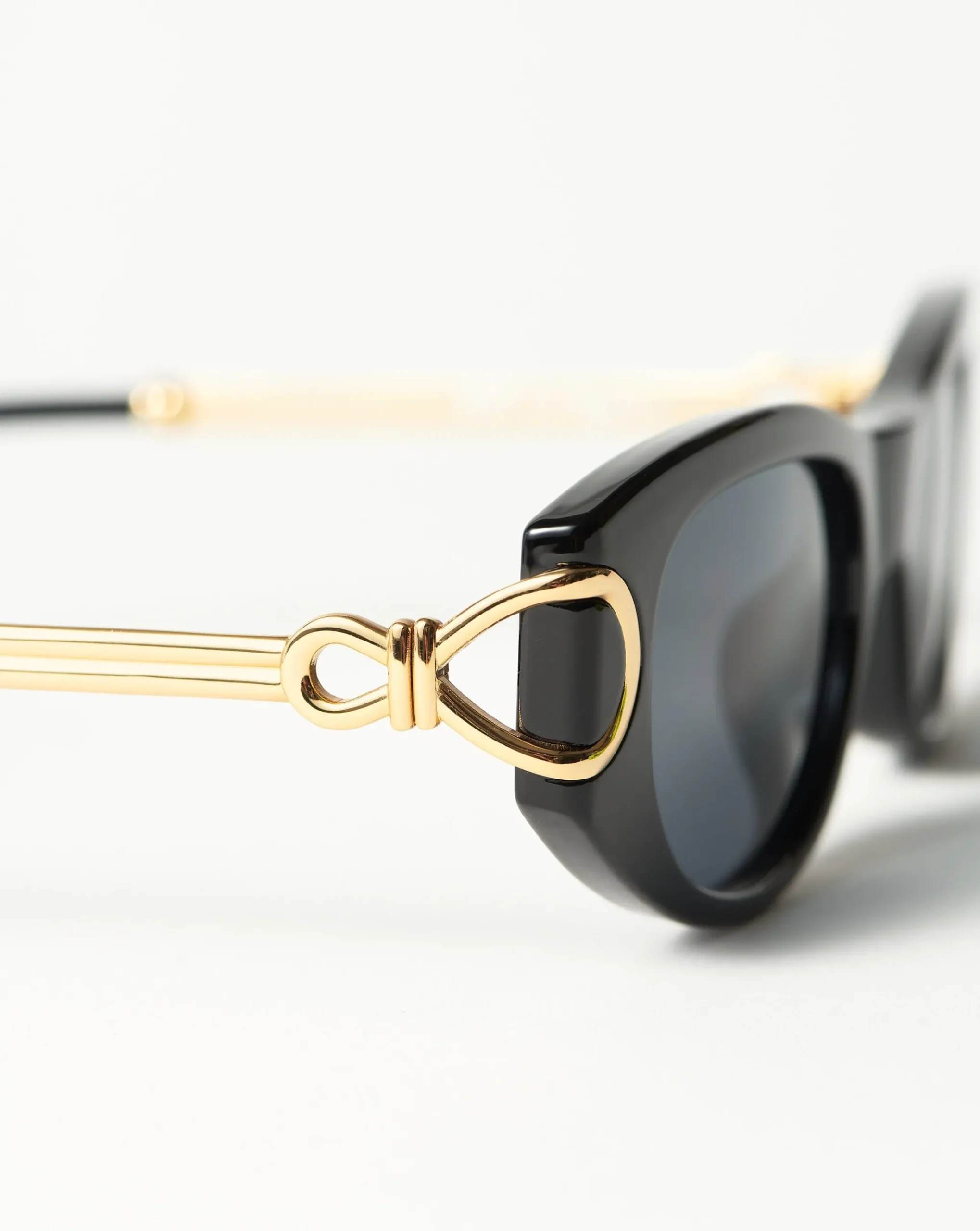 Le Specs Hydrus Link Oval Sunglasses