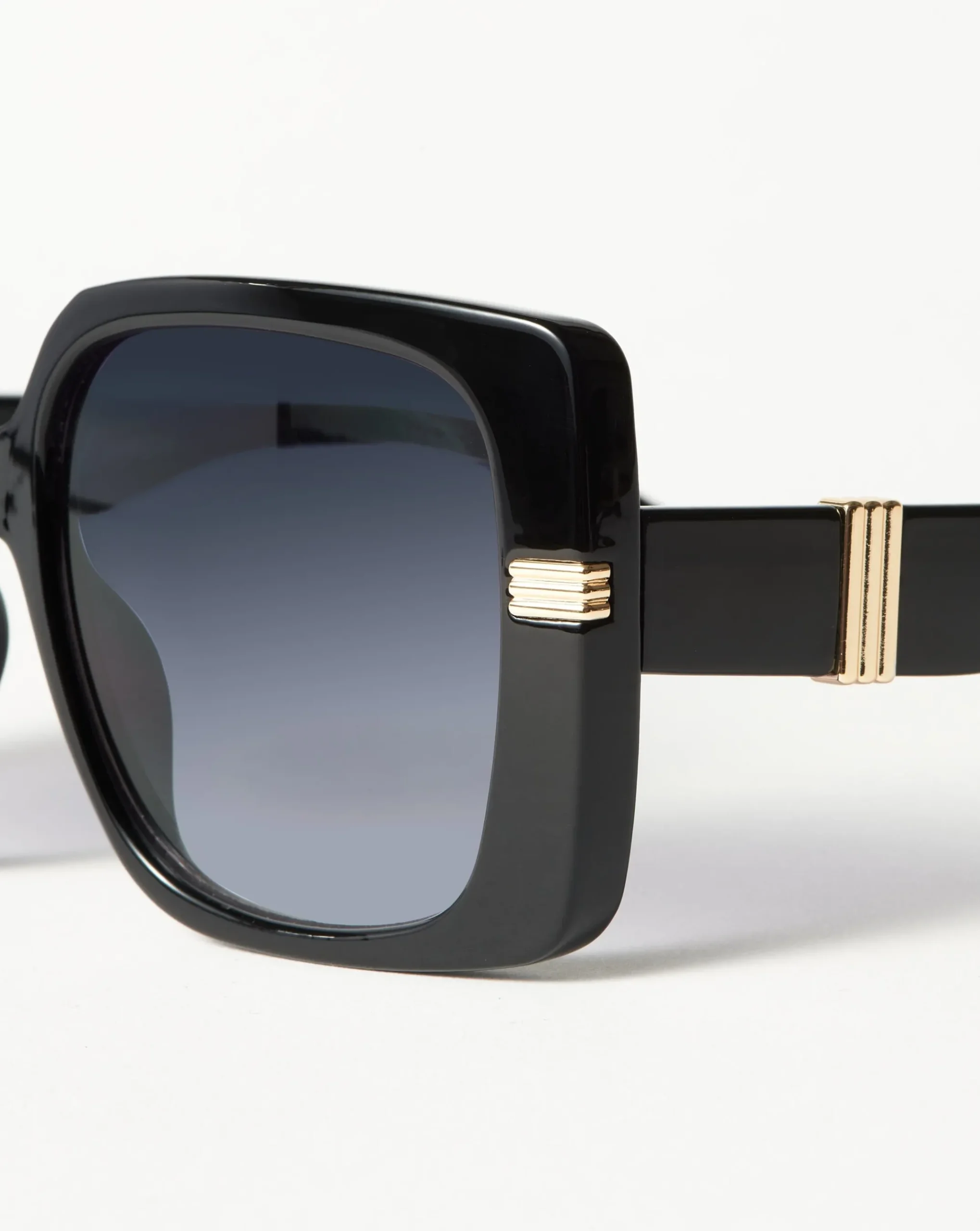 Le Specs Phoenix Ridge Oversized Square Sunglasses