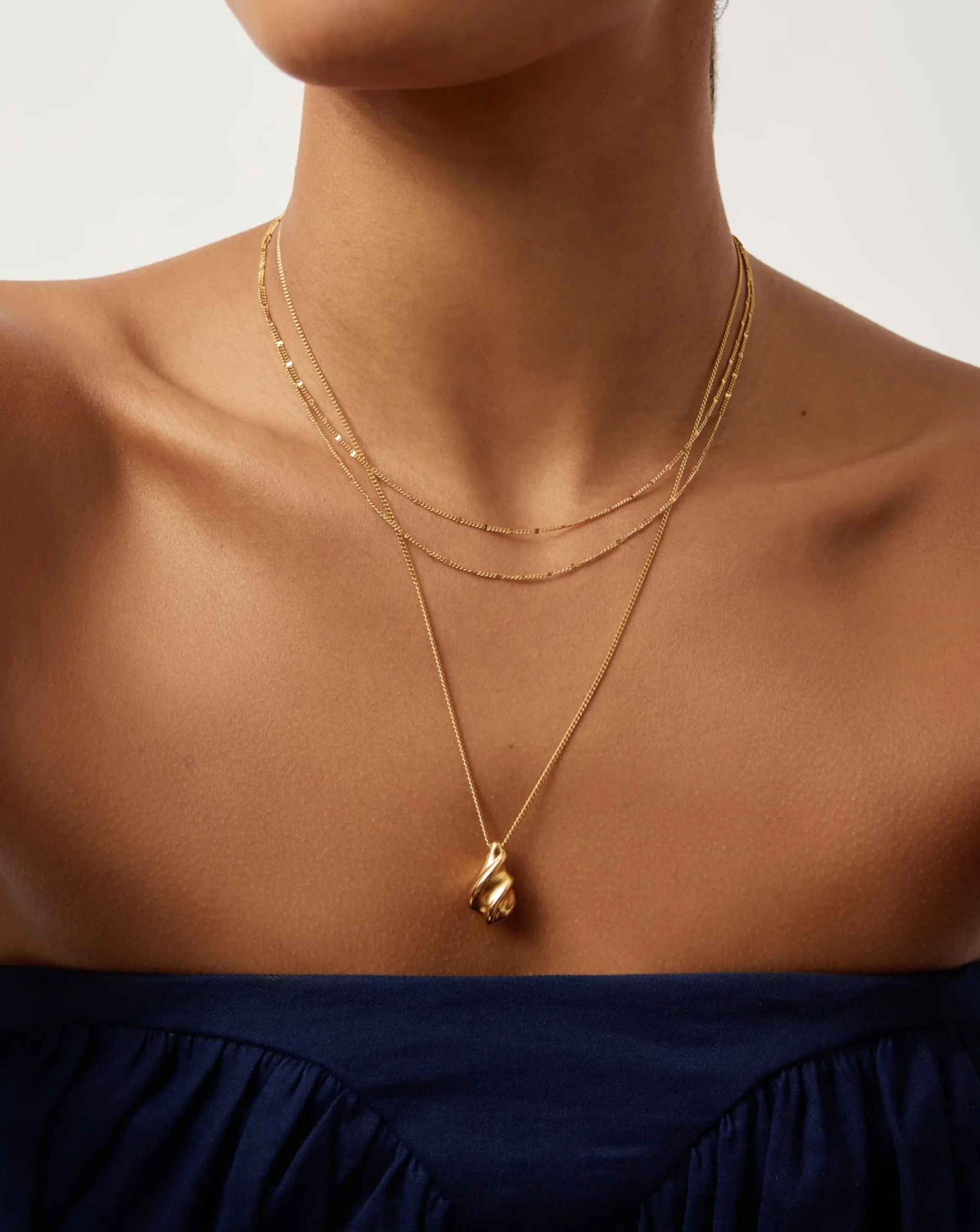 Savi Ridge Droplet Pendant Necklace