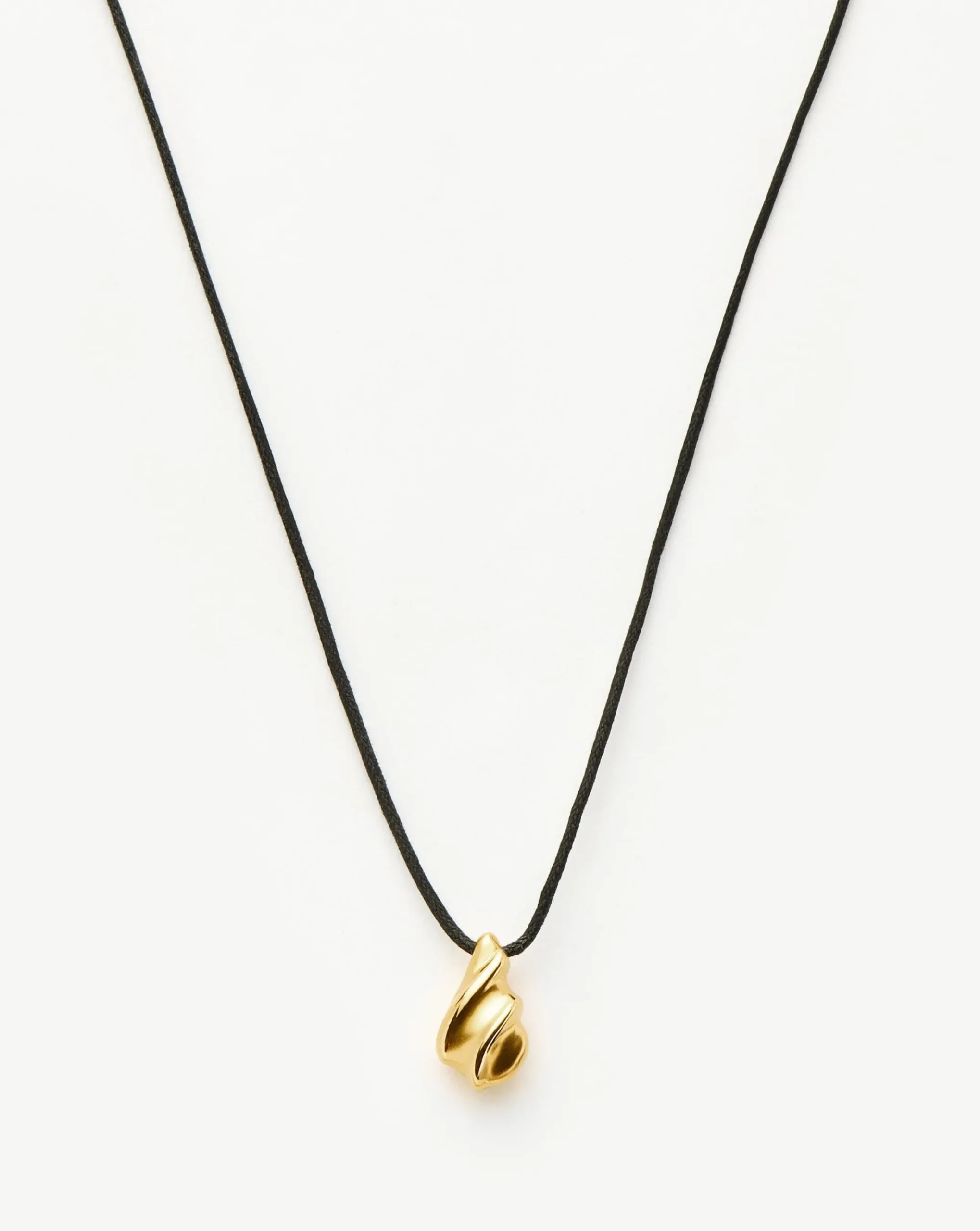 Savi Ridge Droplet Pendant Cord Necklace
